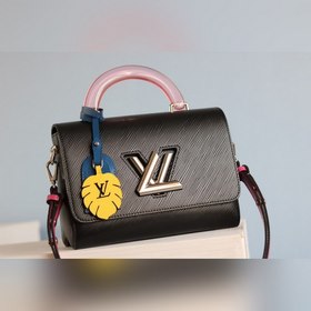 Средняя сумка LV Twist Эта сумка Twist среднего размера изготовл