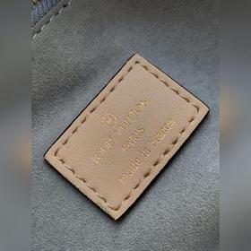 LV ON MY SIDE Маленькая сумка Модель M57728 Черный Модель M57729 
