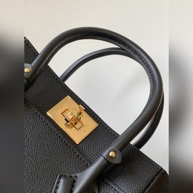 LV ON MY SIDE Маленькая сумка Модель M57728 Черный Модель M57729 
