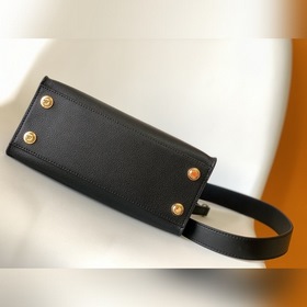 LV ON MY SIDE Маленькая сумка Модель M57728 Черный Модель M57729 