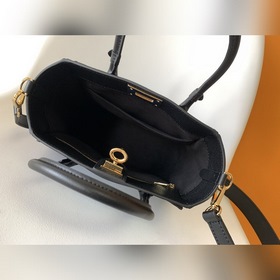 LV ON MY SIDE Маленькая сумка Модель M57728 Черный Модель M57729 