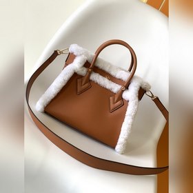 LV ON MY SIDE Маленькая сумка Модель M58918 Эта сумка On My Side 