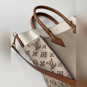 LV Сумка с двумя ручками, модель M53825, цвет абрикосовый с выши