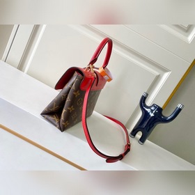 LV Модель M44322 Старинный красный сумка через плечо Кожа являет