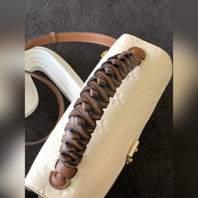 LV Pochette Metis сумка Модель M53940 Плетение белого цвета POCHE