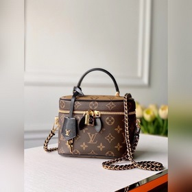 LV косметичка с цепочкой Модель M45165 Косметичка на цепочке с я