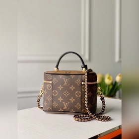 LV косметичка с цепочкой Модель M45165 Косметичка на цепочке с я