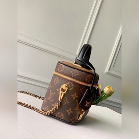LV косметичка с цепочкой Модель M45165 Косметичка на цепочке с я