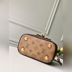 LV косметичка с цепочкой Модель M45165 Косметичка на цепочке с я