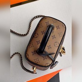 LV косметичка с цепочкой Модель M45165 Косметичка на цепочке с я
