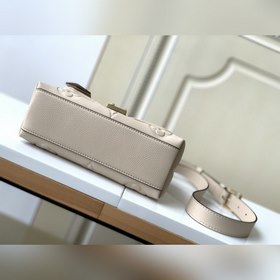 Сумка LV Madeleine BB, модель M46008, черная с тиснением, маленьк