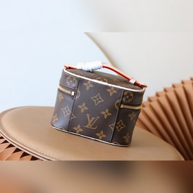 LV &nbsp; Nice Nano косметичка через плечо Модель M44936 &amp