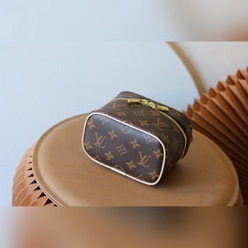LV &nbsp; Nice Nano косметичка через плечо Модель M44936 &amp