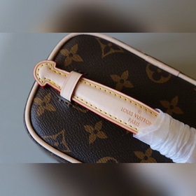 LV &nbsp; Nice Nano косметичка через плечо Модель M44936 &amp