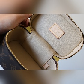 LV &nbsp; Nice Nano косметичка через плечо Модель M44936 &amp