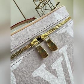LV Модель M80357 NICE BB Косметичка Эта косметичка Nice BB выполн