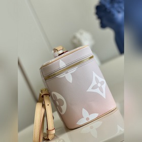 LV Модель M80357 NICE BB Косметичка Эта косметичка Nice BB выполн