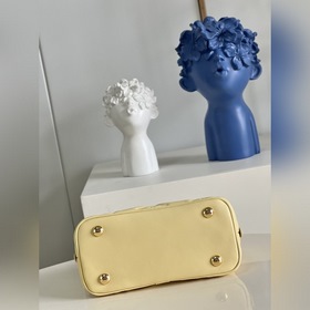 LV Alma BB сумка, модель M59821, желтая Сумка Alma BB воплощает 