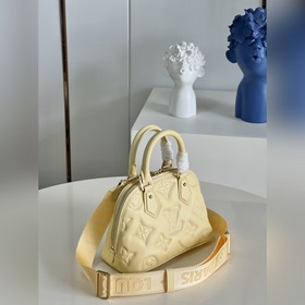 LV Alma BB сумка, модель M59821, желтая Сумка Alma BB воплощает 