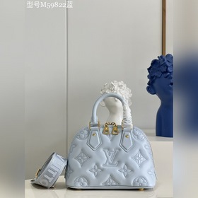 LV Alma BB сумка, модель M59822, синяя Сумка Alma BB воплощает в