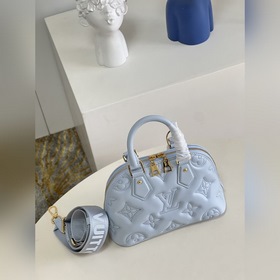 LV Alma BB сумка, модель M59822, синяя Сумка Alma BB воплощает в