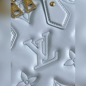 LV Alma BB сумка, модель M59822, синяя Сумка Alma BB воплощает в