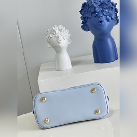 LV Alma BB сумка, модель M59822, синяя Сумка Alma BB воплощает в