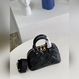 LV Alma BB сумка, модель M59793, черная Сумка Alma BB воплощает в