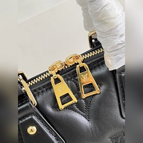 LV Alma BB сумка, модель M59793, черная Сумка Alma BB воплощает в