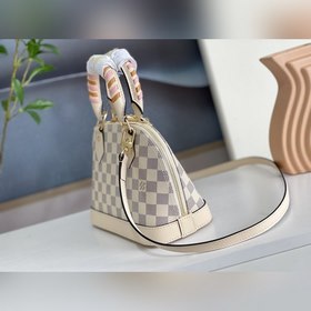 LV Сумка Alma BB из белого плетения Классическая сумка, созданна