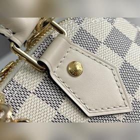 LV Сумка Alma BB из белого плетения Классическая сумка, созданна