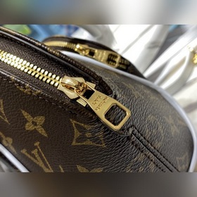 LV   Модель M20752  Сумка Ellipse BB с тиснением Nicolas Ghes