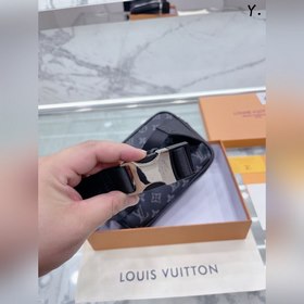 LV Весенняя и летняя ограниченная серия сумок через плечо, подход