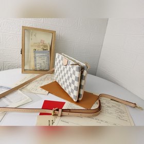 LV Модель M69203 Сумка на цепочке с белым шелкографическим принто