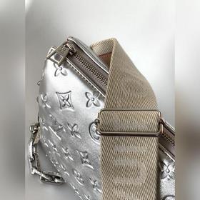 LV Модель M57913 Серебристая сумка Coussin Small с цепочкой через