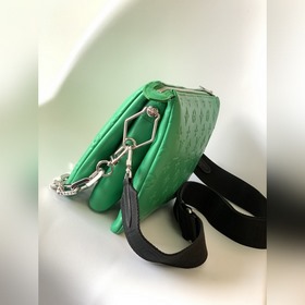 LV Модель M57936 Зеленая сумка Coussin Small с цепочкой через пле