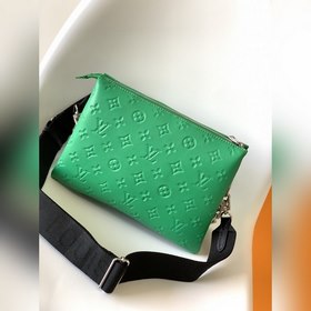 LV Модель M57936 Зеленая сумка Coussin Small с цепочкой через пле