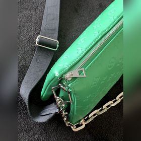 LV Модель M57936 Зеленая сумка Coussin Small с цепочкой через пле