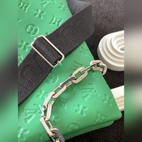 LV Модель M57936 Зеленая сумка Coussin Small с цепочкой через пле