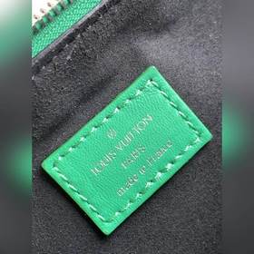 LV Модель M57936 Зеленая сумка Coussin Small с цепочкой через пле