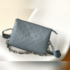 LV Модель M58699 Светло-синяя сумка Coussin Small с цепочкой чере