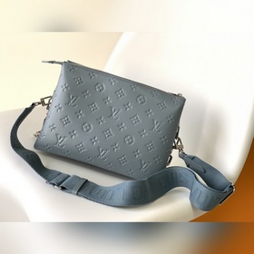 LV Модель M58699 Светло-синяя сумка Coussin Small с цепочкой чере