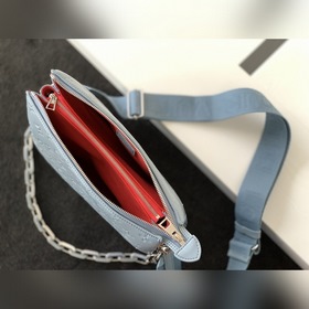LV Модель M58699 Светло-синяя сумка Coussin Small с цепочкой чере