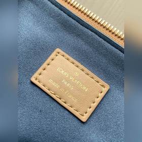 LV Модель M59278 Золотая сумка Coussin Small с цепочкой через пле