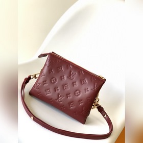 LV Модель M59275 Коричневая сумка Coussin Small с цепочкой Блесну