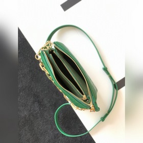LV модель M59389 зеленая сумка Coussin BB Сумка, представленная н