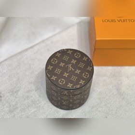 LV Louis Vuitton Шкатулка для украшений Этот шкатулка для украше