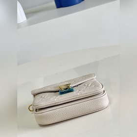 LV Сумка с цепочкой модели M81390 белого цвета Эта сумка-почталь