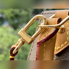 LV Petit Sac Plat сумка, модель M69442  Сумка Petit Sac Plat пре