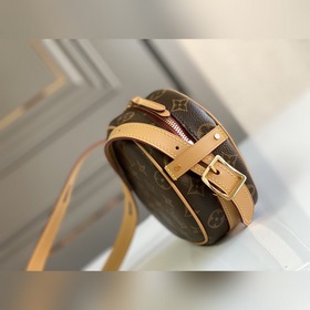 LV Модель M45149 BOTE CHAPEAU SOUPLE Маленькая сумка В сезоне вес